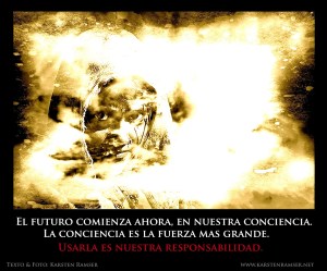 sol brillando a través de las nubes con texto sobre el futuro y la conciencia